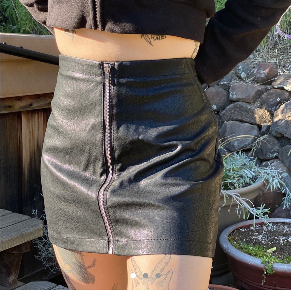 Forever 21 Zip Front Faux Leather Skirt